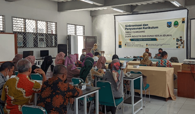Sinkronisasi Dan Penyusunan Kurikulum